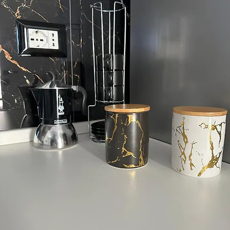 Dyo Adelfia, Elegante 